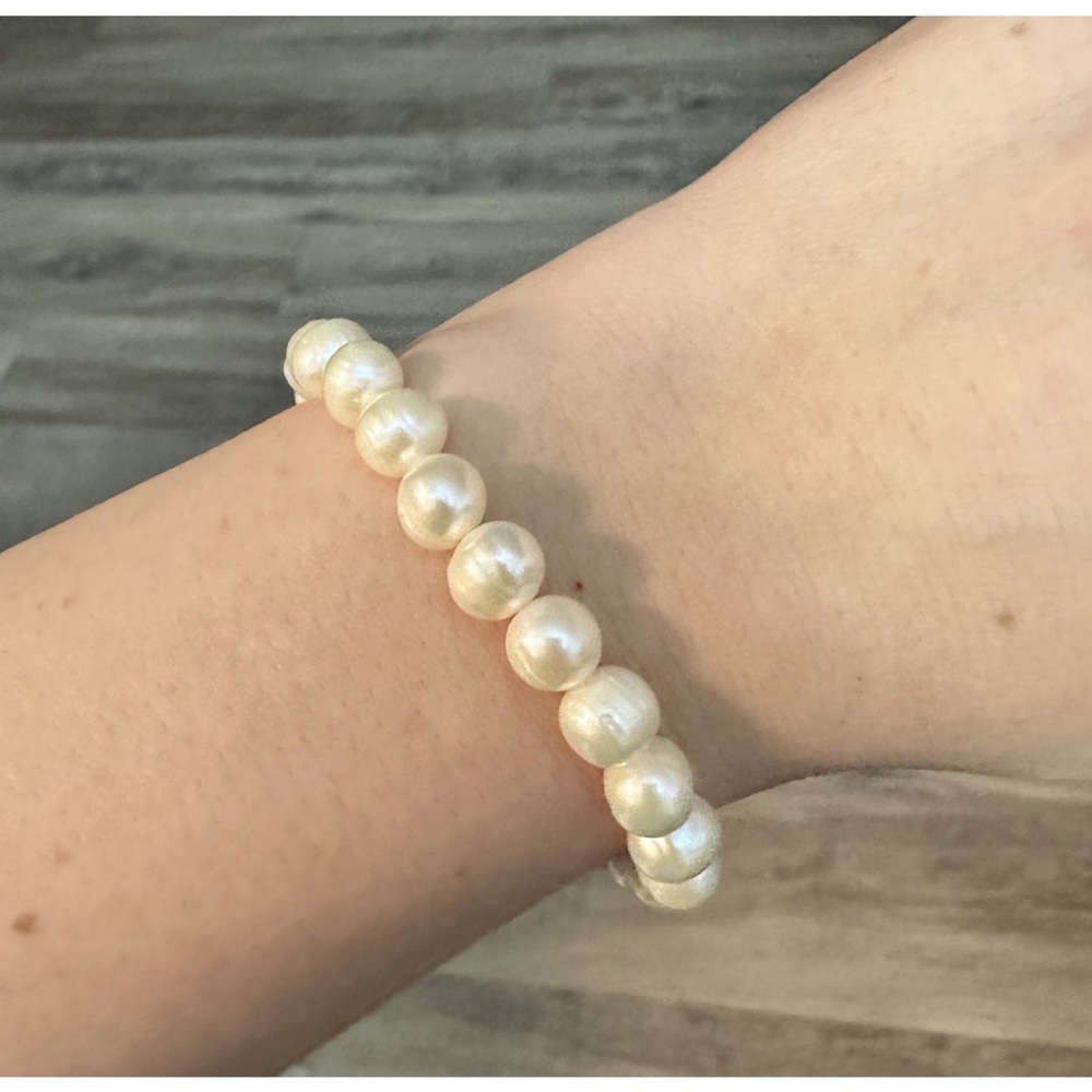 🆕 White Cultured Freshwater Pearl
Stretch Bracelet
